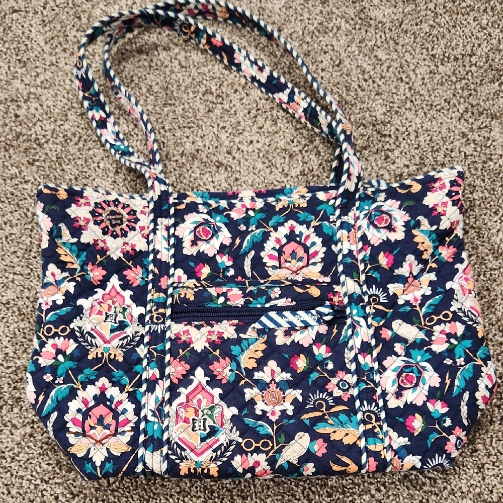 Harry Potter! Vera Bradley 🪄 📚 🦉 🤓 ✨ HARRY POTTER Navy Floral Tote